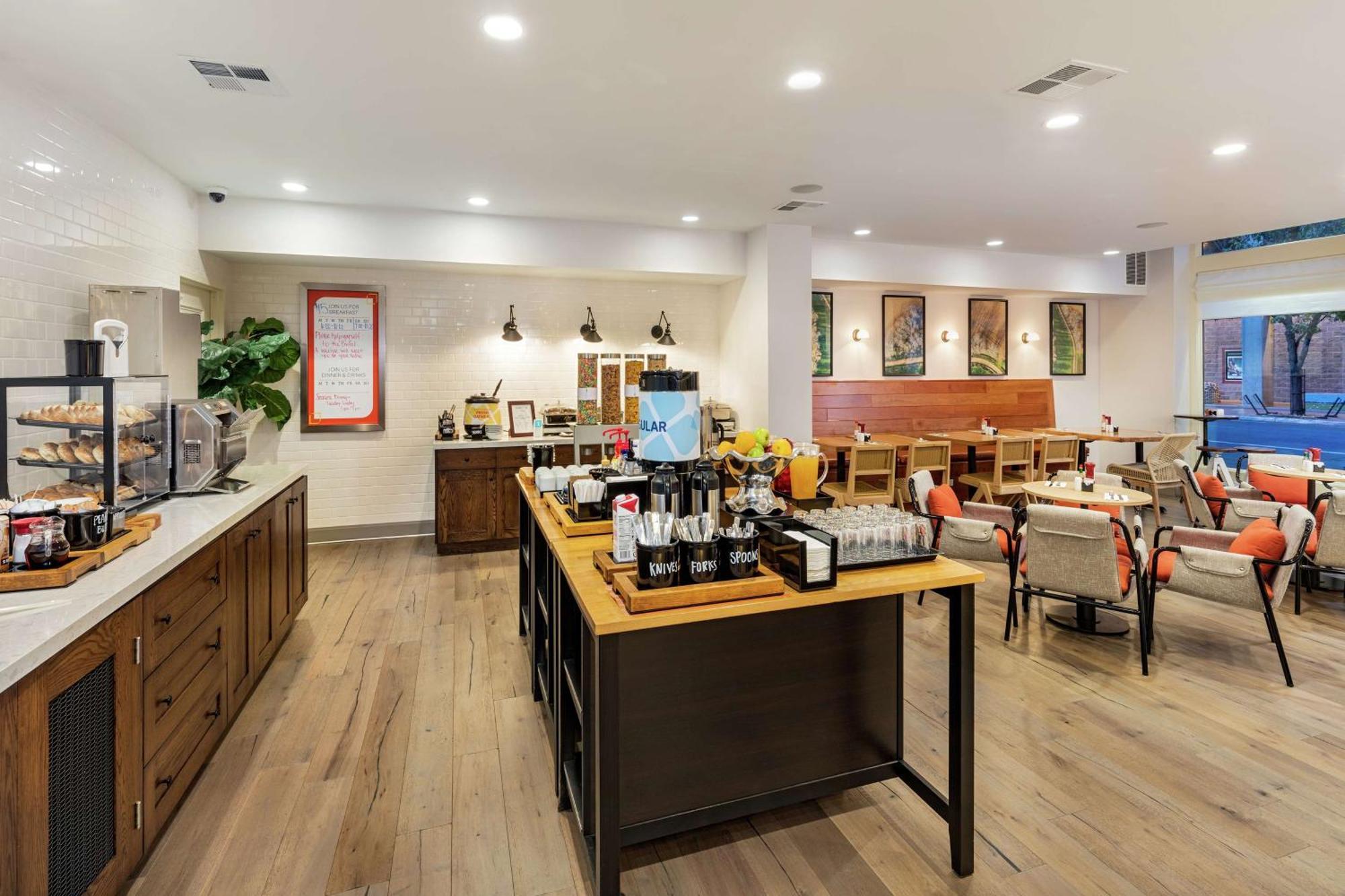 Hilton Garden Inn Davis Downtown Buitenkant foto